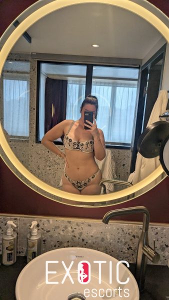 Khloé Roy — 7
