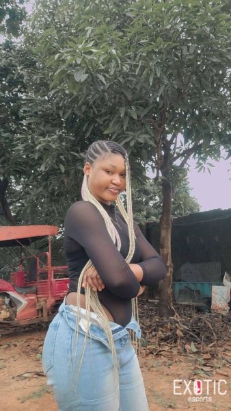 Oma, escort in Ikorodu, Nigeria (photo 8)