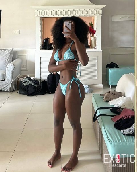 Amy, escort in Victoria island, Nigeria (photo 4)